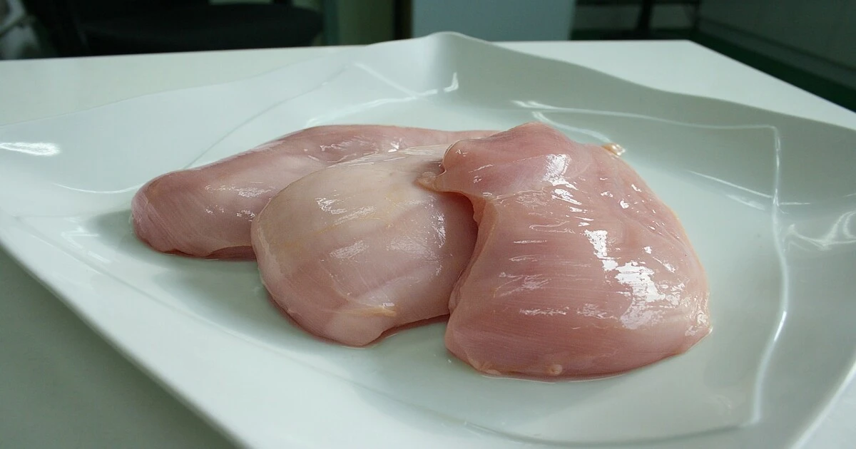 Chicken breast featured as a top lean protein source supporting high protein foods for muscle growth needs.