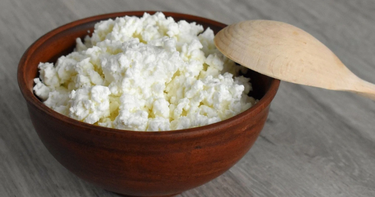 Cottage cheese displayed as slow-digesting protein vital in high protein foods for muscle growth diets.